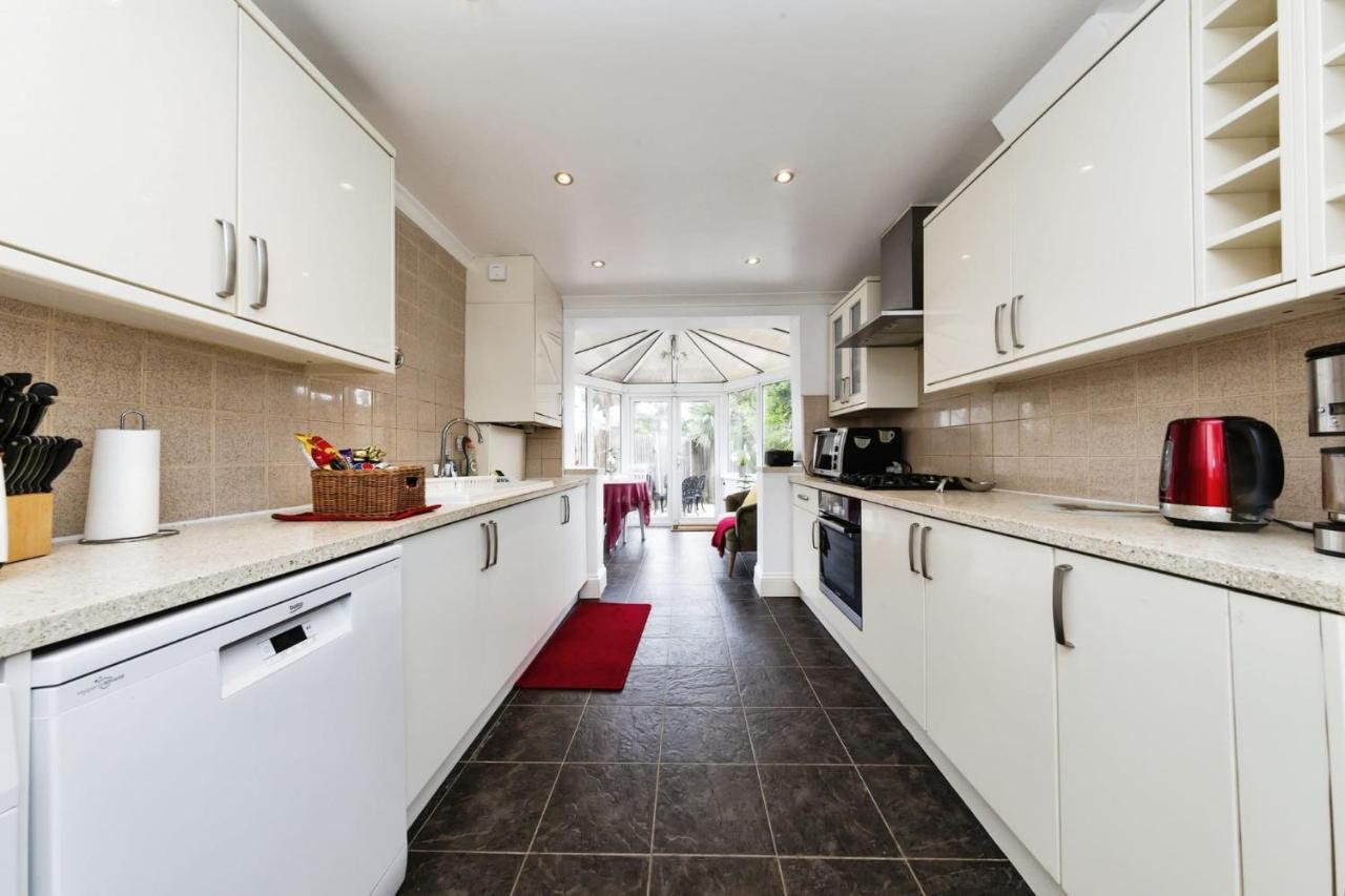 Your Chic 3Br Home Comfort And Style In London Ngoại thất bức ảnh