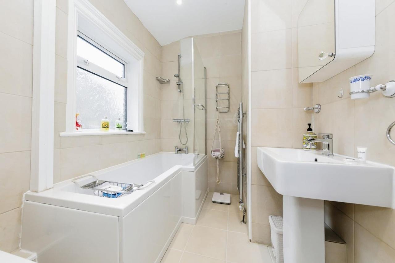 Your Chic 3Br Home Comfort And Style In London Ngoại thất bức ảnh