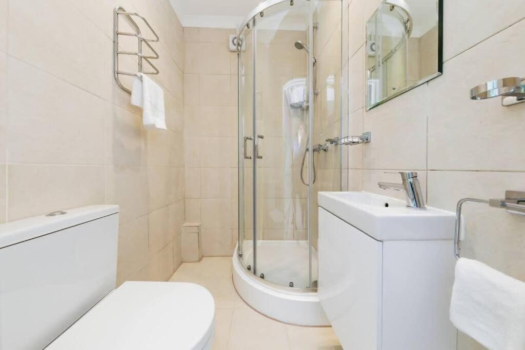 Your Chic 3Br Home Comfort And Style In London Ngoại thất bức ảnh