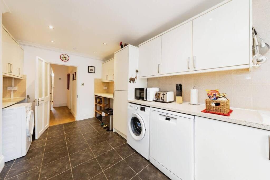 Your Chic 3Br Home Comfort And Style In London Ngoại thất bức ảnh