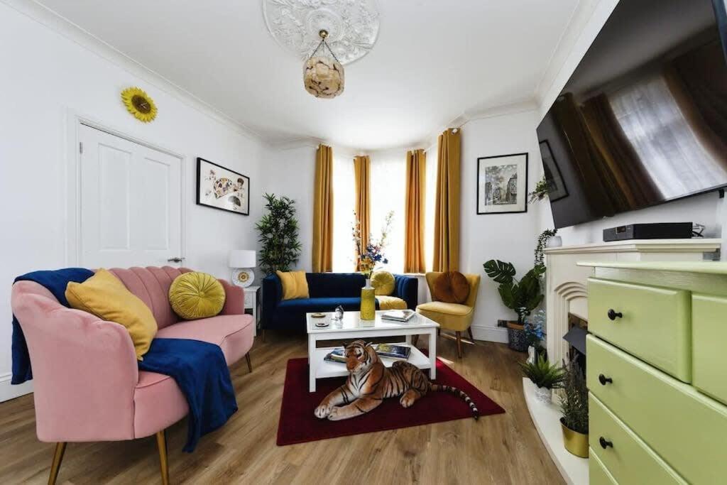 Your Chic 3Br Home Comfort And Style In London Ngoại thất bức ảnh