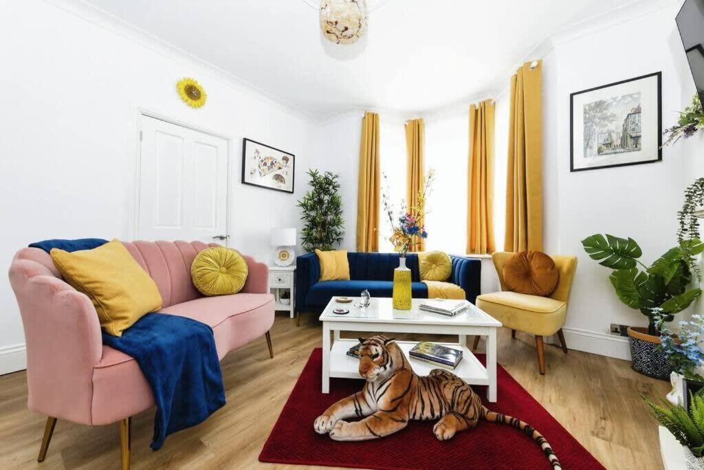 Your Chic 3Br Home Comfort And Style In London Ngoại thất bức ảnh
