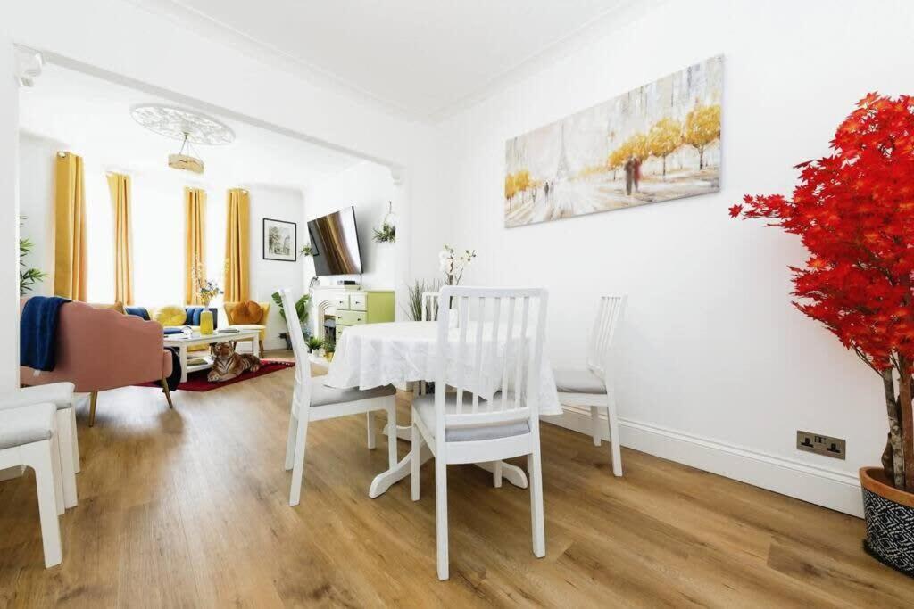 Your Chic 3Br Home Comfort And Style In London Ngoại thất bức ảnh